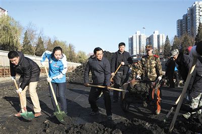 北京进行河道清淤工程